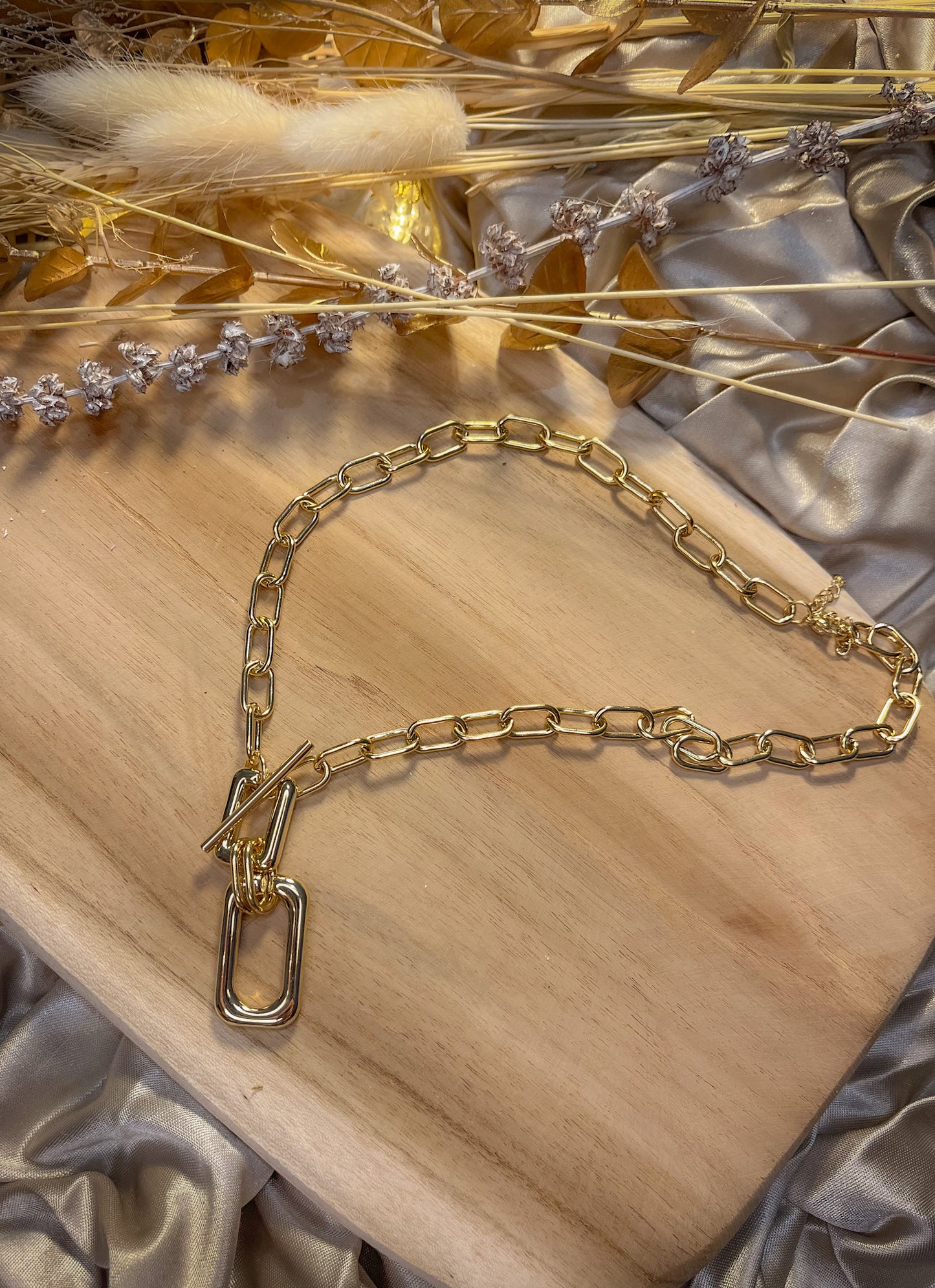 COLLIER INVINCIBLE